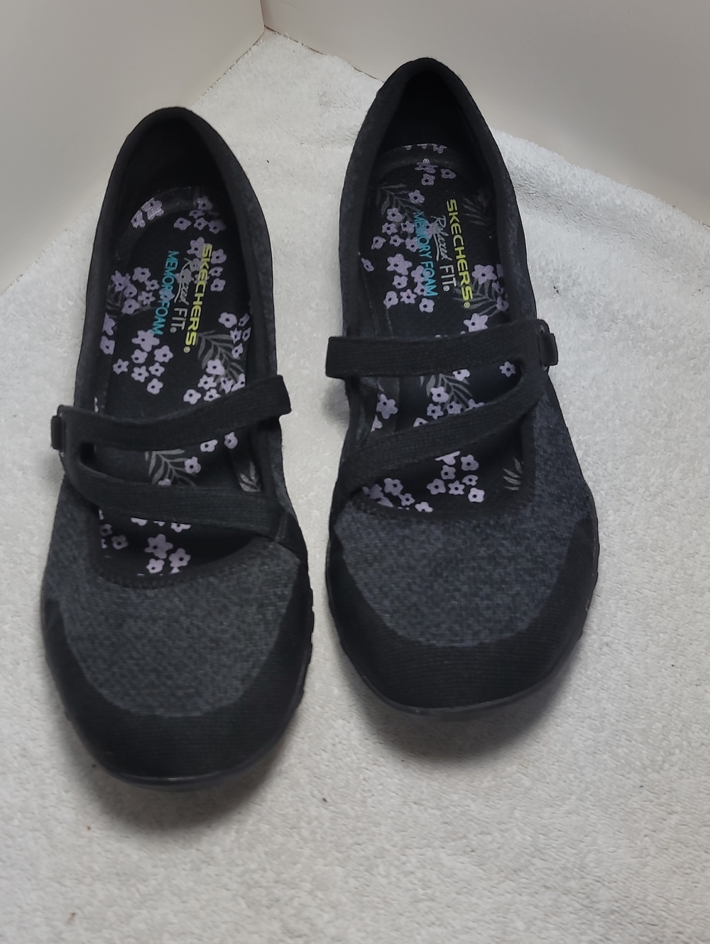 Skechers Black Slip-On Mary Jane Flats with Floral Insole Size 11 - EUC. 316